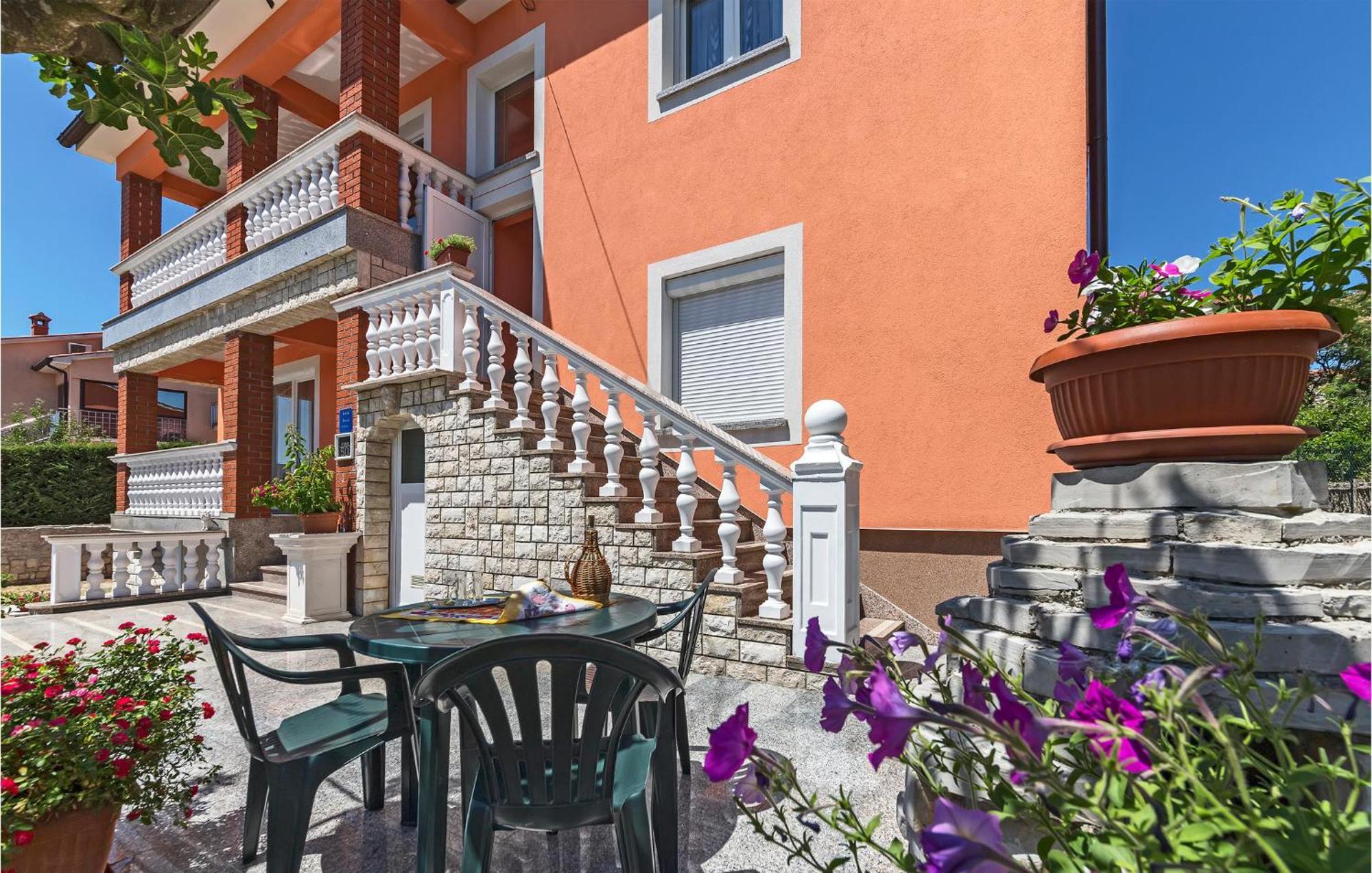 2 Bedroom Lovely Apartment In Labin Labin  Zewnętrze zdjęcie